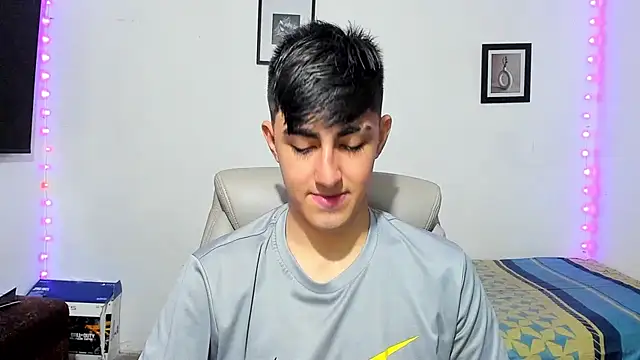 Snapshot of babymaik chatting on 10/17/25, 08:22 babymaik online show from 10/17/25, 08:22