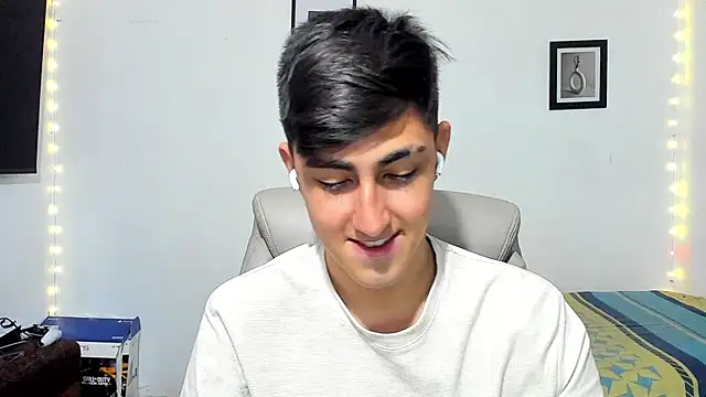 Snapshot of babymaik chatting on 10/23/25, 11:57 babymaik online show from 10/23/25, 11:57