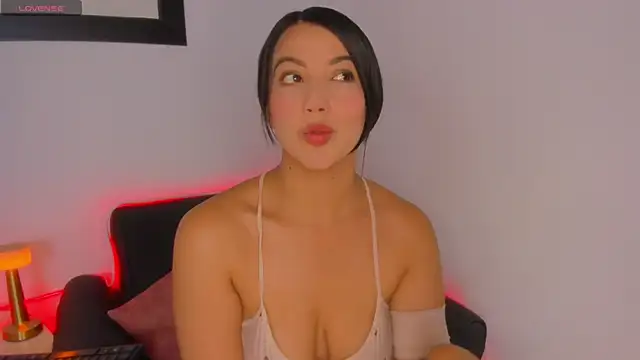 Snapshot of MIaloveone_ chatting on 05/10/26, 02:28 MIaloveone online show from 05/10/26, 02:28