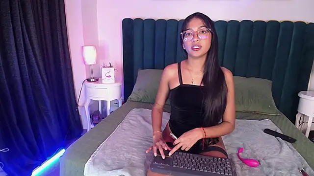 Snapshot of Tyla_Ks chatting on 02/27/25, 10:31 Tyla Ks online show from 02/27/25, 10:31