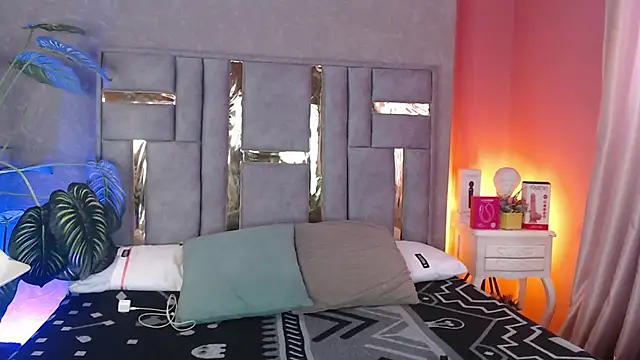 Tyla Ks online show from 11/12/25, 07:35