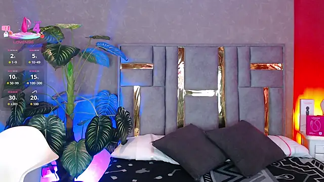 Snapshot of Tyla_Ks chatting on 12/19/25, 07:43 Tyla Ks online show from 12/19/25, 07:43