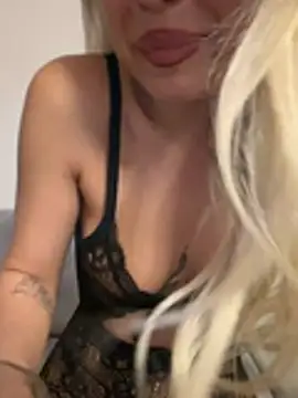 Snapshot of laraaaaaa chatting on 06/15/26, 07:49 laraaaaaa online show from 06/15/26, 07:49