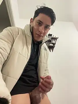 Snapshot of Leandro5523Z chatting on 02/21/25, 12:28 Leandro5523Z online show from 02/21/25, 12:28