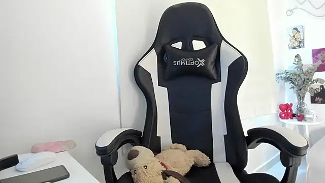 agaataa  online show from 01/31/26, 08:51