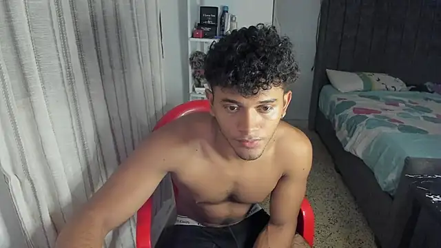 Snapshot of Fox2evans chatting on 02/05/26, 09:03 Fox2evans online show from 02/05/26, 09:03