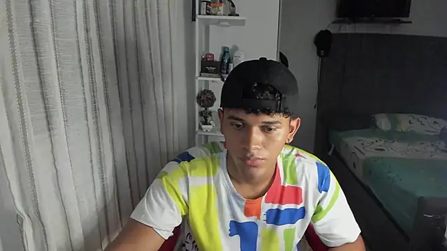 Snapshot of Fox2evans chatting on 02/07/26, 06:44 Fox2evans online show from 02/07/26, 06:44