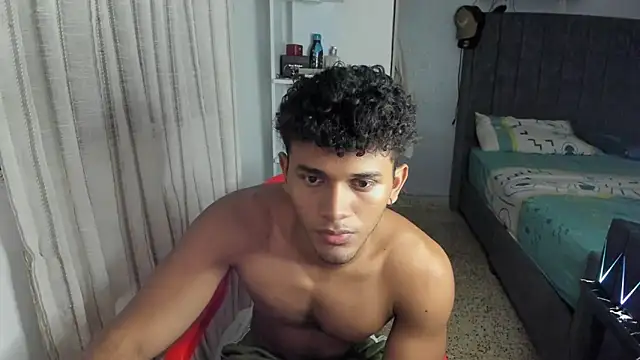 Snapshot of Fox2evans chatting on 02/13/26, 01:29 Fox2evans online show from 02/13/26, 01:29