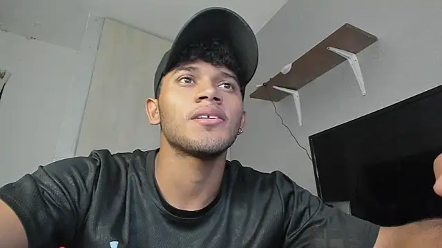 Snapshot of Fox2evans chatting on 02/21/26, 07:31 Fox2evans online show from 02/21/26, 07:31