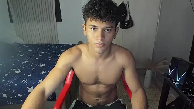 Snapshot of Fox2evans chatting on 02/22/26, 07:19 Fox2evans online show from 02/22/26, 07:19