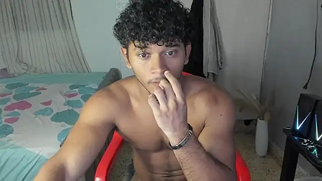 Snapshot of Fox2evans chatting on 04/19/26, 07:27 Fox2evans online show from 04/19/26, 07:27