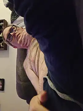 Snapshot of Smallone327 chatting on 03/15/26, 05:46 Smallone327 online show from 03/15/26, 05:46