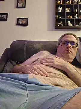 Snapshot of Smallone327 chatting on 03/16/26, 06:17 Smallone327 online show from 03/16/26, 06:17