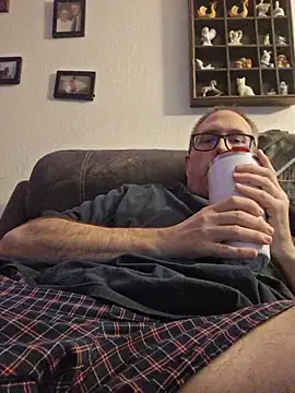 Snapshot of Smallone327 chatting on 04/12/26, 03:33 Smallone327 online show from 04/12/26, 03:33