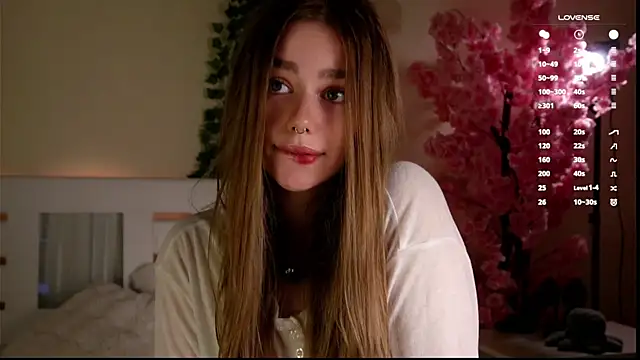 Snapshot of EmilaMills chatting on 05/24/26, 12:15 EmilaMills online show from 05/24/26, 12:15