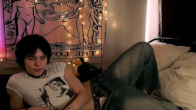 Snapshot of timi-moon chatting on 03/16/25, 01:06 timi-moon online show from 03/16/25, 01:06