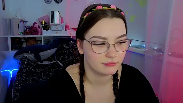 Snapshot of milliedoll chatting on 10/11/25, 05:17 milliedoll online show from 10/11/25, 05:17