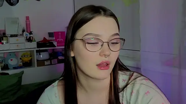 Snapshot of milliedoll chatting on 10/15/25, 07:14 milliedoll online show from 10/15/25, 07:14