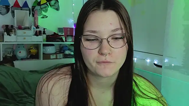 Snapshot of milliedoll chatting on 10/22/25, 04:13 milliedoll online show from 10/22/25, 04:13