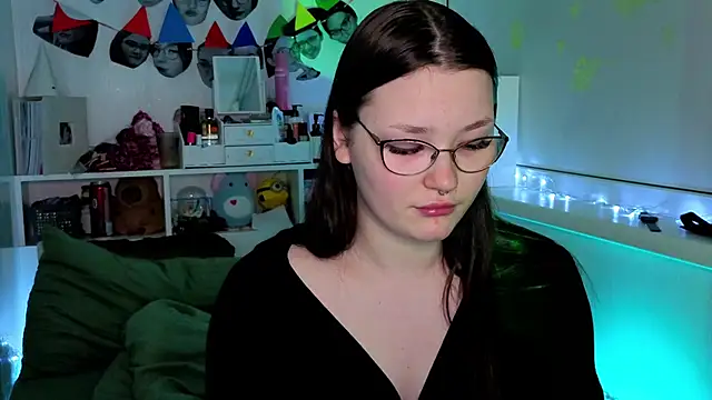 Snapshot of milliedoll chatting on 10/26/25, 11:27 milliedoll online show from 10/26/25, 11:27