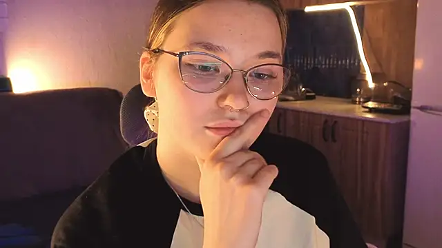 Snapshot of milliedoll chatting on 02/19/26, 05:53 milliedoll online show from 02/19/26, 05:53