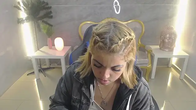 lili conor s online show from 03/13/25, 08:32