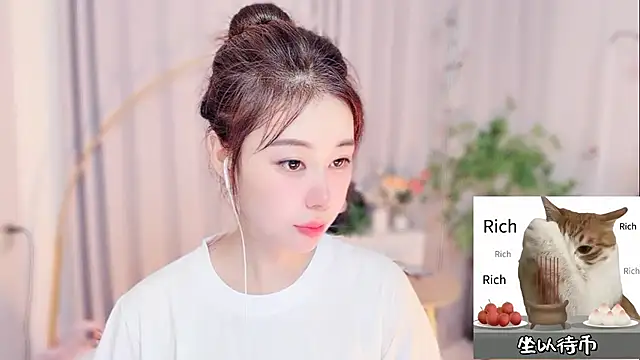 Snapshot of CC-777888 chatting on 07/06/26, 12:24 CC-777888 online show from 07/06/26, 12:24
