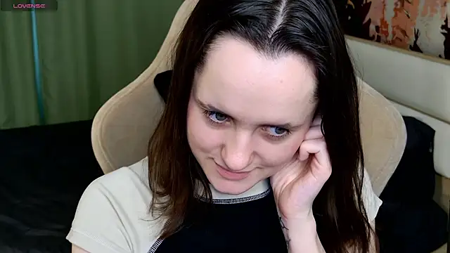 Snapshot of Luna_Loveee chatting on 03/14/25, 06:21 Luna Loveee online show from 03/14/25, 06:21