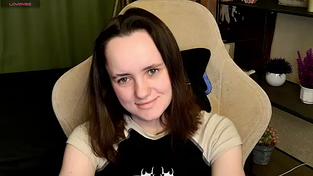 Snapshot of Luna_Loveee chatting on 03/17/25, 03:47 Luna Loveee online show from 03/17/25, 03:47