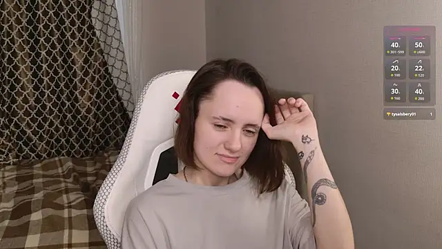 Snapshot of Luna_Loveee chatting on 09/13/25, 03:28 Luna Loveee online show from 09/13/25, 03:28