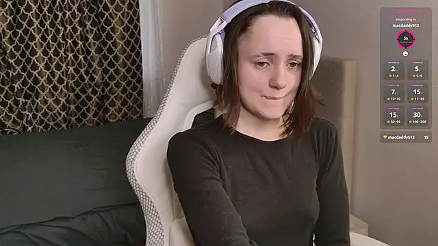 Snapshot of Luna_Loveee chatting on 09/29/25, 05:45 Luna Loveee online show from 09/29/25, 05:45