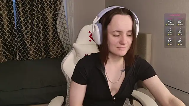 Snapshot of Luna_Loveee chatting on 10/19/25, 03:51 Luna Loveee online show from 10/19/25, 03:51