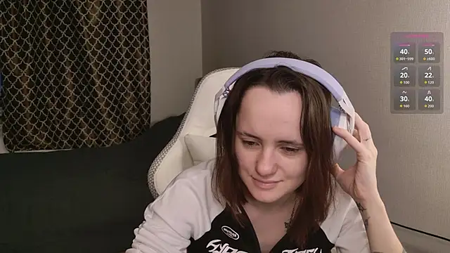 Snapshot of Luna_Loveee chatting on 10/26/25, 03:45 Luna Loveee online show from 10/26/25, 03:45