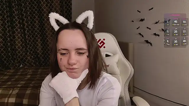 Snapshot of Luna_Loveee chatting on 10/31/25, 04:24 Luna Loveee online show from 10/31/25, 04:24