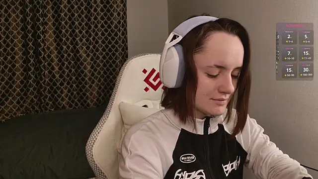 Snapshot of Luna_Loveee chatting on 11/13/25, 03:49 Luna Loveee online show from 11/13/25, 03:49