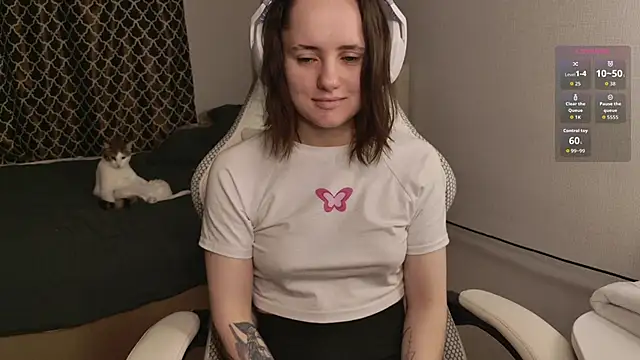 Snapshot of Luna_Loveee chatting on 11/22/25, 04:11 Luna Loveee online show from 11/22/25, 04:11