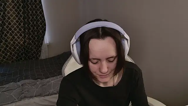 Luna Loveee online show from 03/19/26, 04:05