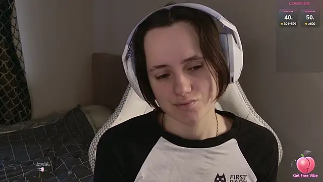 Luna Loveee online show from 03/28/26, 04:01