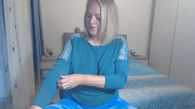 Snapshot of MatureDiana chatting on 05/01/26, 02:27 MatureDiana online show from 05/01/26, 02:27