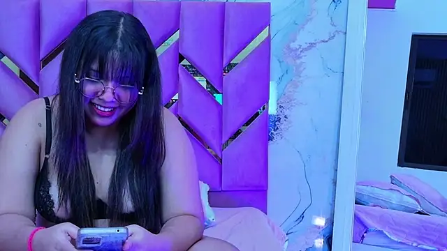 innocenthazel online show from 12/02/25, 03:34