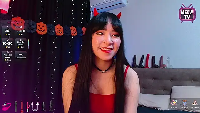 miyakimi0101 online show from 10/28/25, 12:47