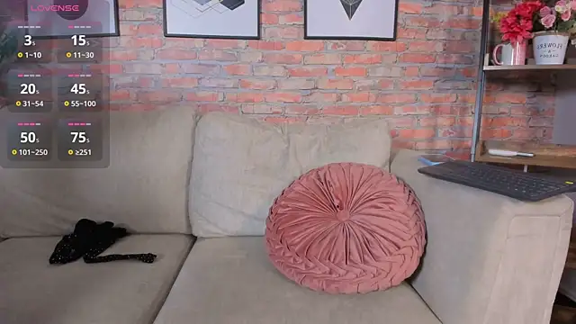 Lucia Brown  online show from 10/02/25, 06:48