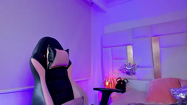 SteffyMontes online show from 11/27/25, 01:57