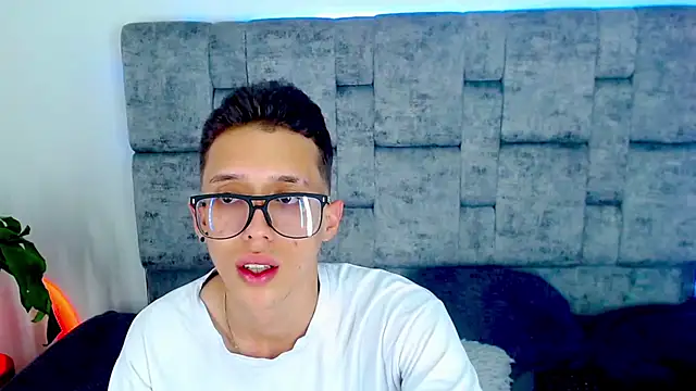 skinny bigcock02 online show from 02/21/25, 07:32