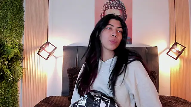 Cassie bloom online show from 11/03/25, 08:21