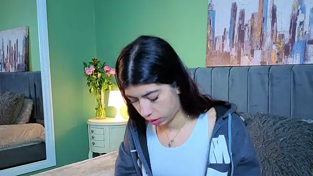 Snapshot of Cassie_bloom chatting on 04/10/26, 03:23 Cassie bloom online show from 04/10/26, 03:23