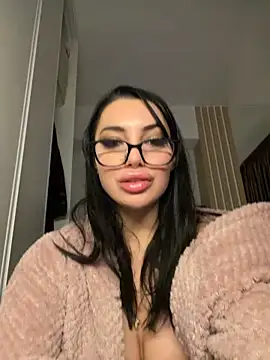 Snapshot of Mia_Splash chatting on 12/20/25, 01:07 Mia Splash online show from 12/20/25, 01:07