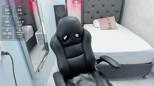 MEGANZARICK online show from 11/04/25, 01:32