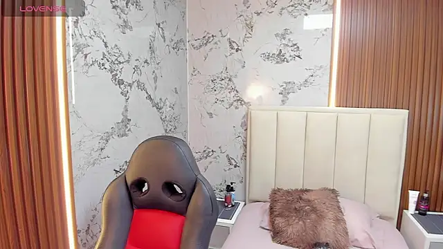 Snapshot of MEGANZARICK chatting on 03/12/26, 03:23 MEGANZARICK online show from 03/12/26, 03:23