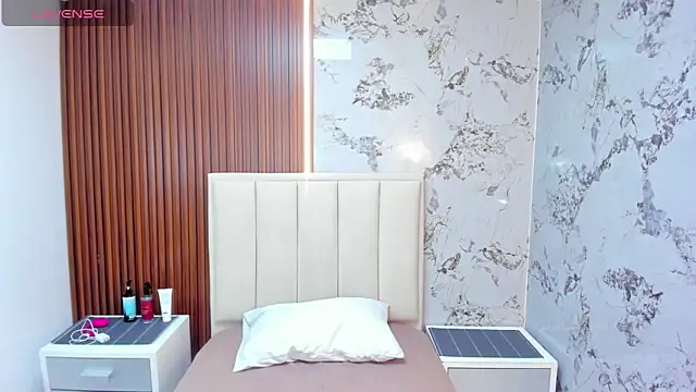 Snapshot of MEGANZARICK chatting on 03/19/26, 03:21 MEGANZARICK online show from 03/19/26, 03:21